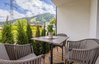 Foto 2 - Appartamento con 1 camera da letto a Bruck an der Großglocknerstraße con giardino e vista sulle montagne