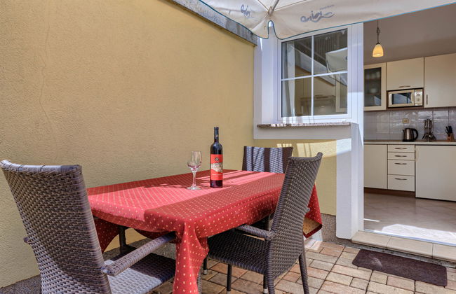 Apartamento de 2 quartos em Poreč com piscina e jardim - Foto 5