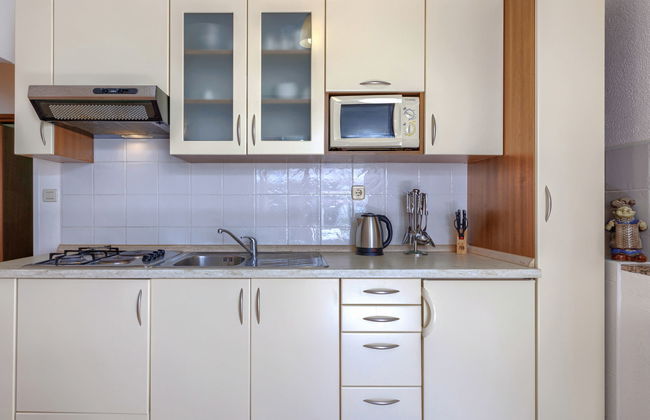 Apartamento de 2 quartos em Poreč com piscina e jardim - Foto 10