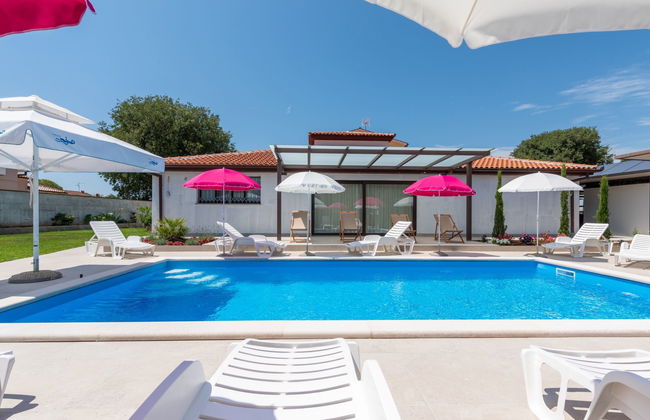 Apartamento de 2 quartos em Poreč com piscina e jardim - Foto 2