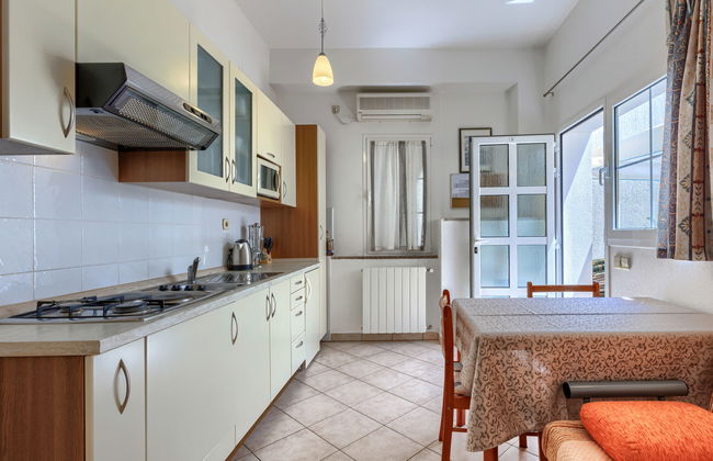 Apartamento de 2 quartos em Poreč com piscina e jardim - Foto 6