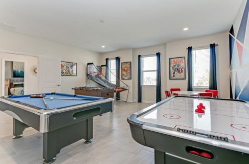 Foto 55 - Superior 9 Bed Games Room, Pool Spa Themed Rooms! 9 Bedroom Home by Redawning