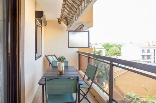 Photo 15 - 1 bedroom Apartment in Le Lavandou with terrace and sea view