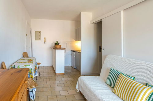 Foto 8 - Appartamento con 1 camera da letto a Le Lavandou con terrazza e vista mare