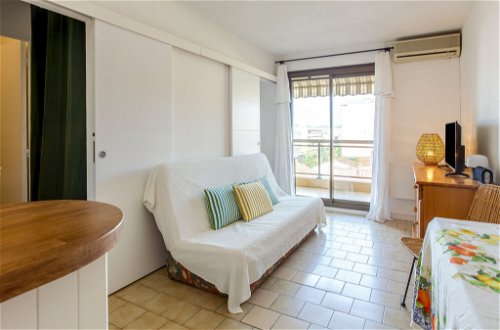 Foto 4 - Apartamento de 1 quarto em Le Lavandou com terraço e vistas do mar