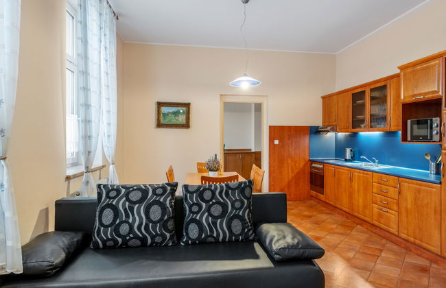 Apartamento de 2 quartos em Desná com banheira de hidromassagem - Foto 1