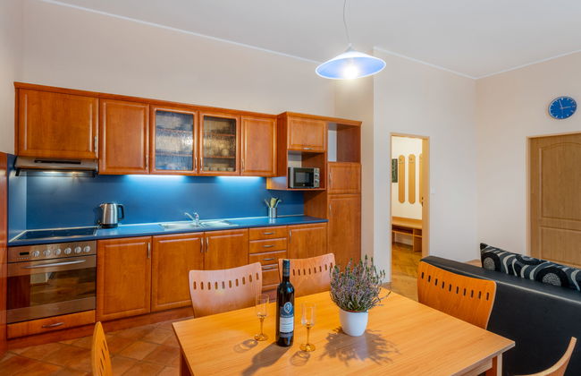 Apartamento de 2 quartos em Desná com banheira de hidromassagem - Foto 4