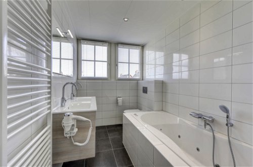 Photo 14 - Maison de 3 chambres à Colijnsplaat avec terrasse et bain à remous