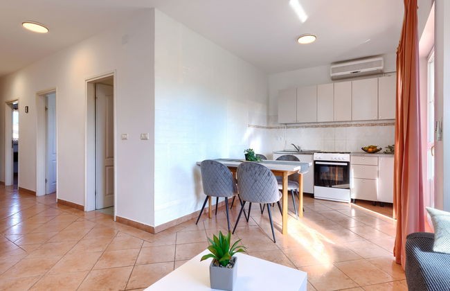 Apartamento de 3 quartos em Labin com piscina e jardim - Foto 23