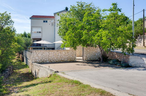 Foto 42 - Casa de 7 habitaciones en Jasenice con piscina privada y terraza