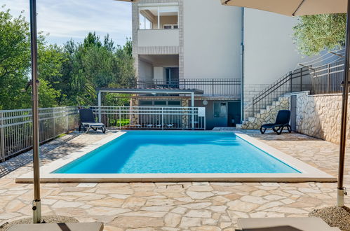 Foto 43 - Casa de 7 quartos em Jasenice com piscina privada e terraço