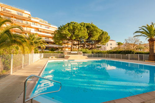 Foto 2 - Apartment mit 2 Schlafzimmern in Fréjus mit schwimmbad und blick aufs meer