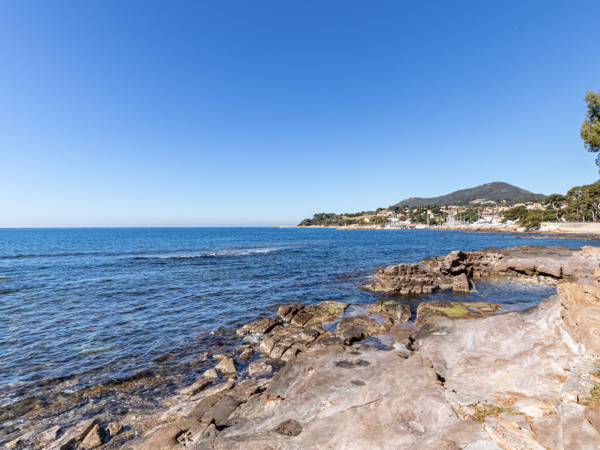 Photo 21 - 1 bedroom Apartment in Carqueiranne with swimming pool and sea view