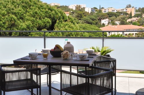 Foto 12 - Apartamento de 1 habitación en Cavalaire-sur-Mer con piscina y terraza