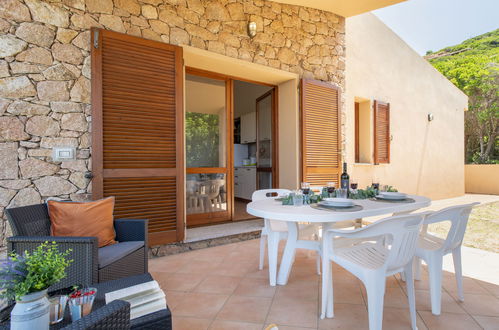 Photo 30 - Maison de 2 chambres à Trinità d'Agultu e Vignola avec jardin et terrasse