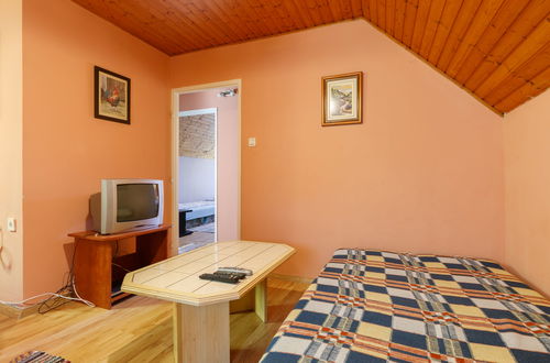 Photo 5 - 2 bedroom Apartment in Balatonkeresztúr with garden and terrace