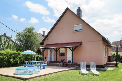 Photo 1 - Appartement de 2 chambres à Balatonkeresztúr avec jardin et terrasse