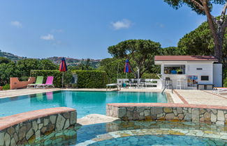 Foto 2 - Apartamento em Capoliveri com piscina e jardim