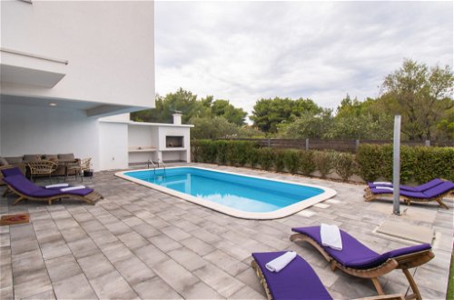 Foto 46 - Casa con 4 camere da letto a Vodice con piscina privata e vista mare