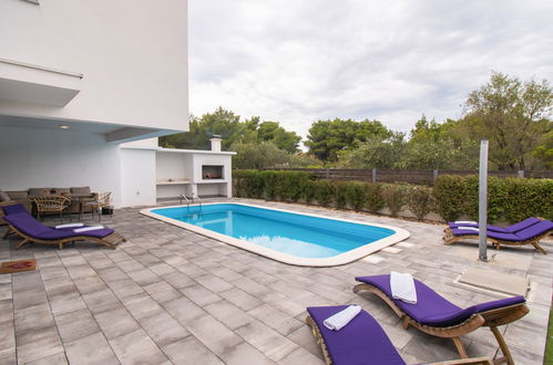 Foto 46 - Casa de 4 habitaciones en Vodice con piscina privada y jardín