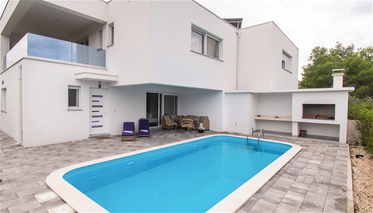 Foto 1 - Casa con 4 camere da letto a Vodice con piscina privata e vista mare