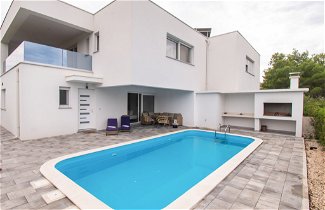 Foto 1 - Casa de 4 habitaciones en Vodice con piscina privada y vistas al mar