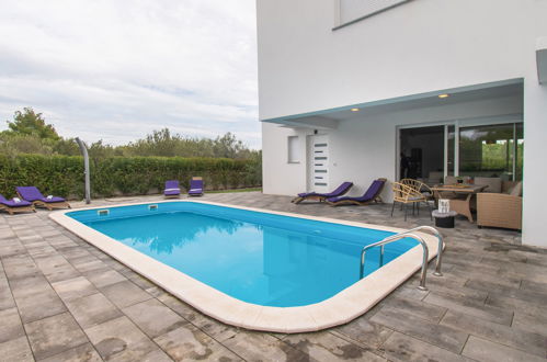 Foto 15 - Casa con 4 camere da letto a Vodice con piscina privata e vista mare