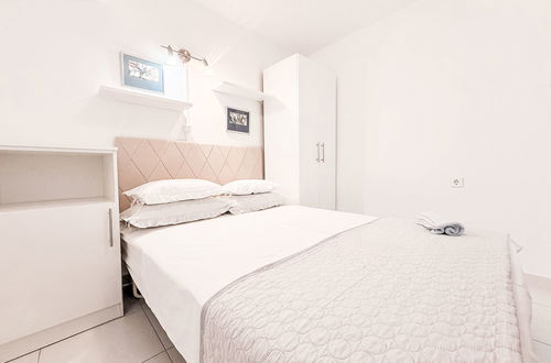 Foto 25 - Appartamento con 6 camere da letto a Jasenice con giardino e terrazza
