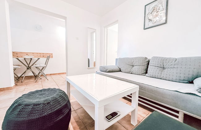 Apartamento de 6 quartos em Jasenice com jardim e terraço - Foto 5