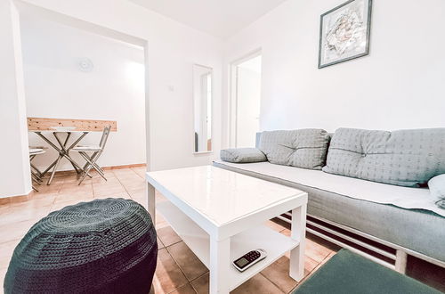 Foto 5 - Appartamento con 6 camere da letto a Jasenice con giardino e terrazza