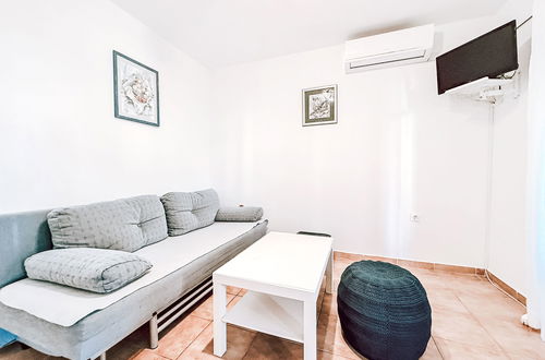 Foto 4 - Appartamento con 6 camere da letto a Jasenice con giardino e terrazza