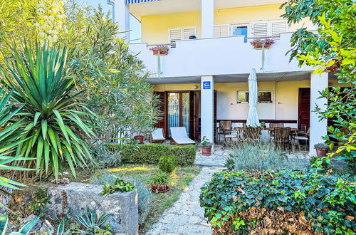 Foto 2 - Appartamento con 6 camere da letto a Jasenice con giardino e terrazza