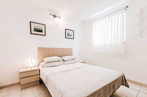 Foto 10 - Appartamento con 6 camere da letto a Jasenice con giardino e terrazza
