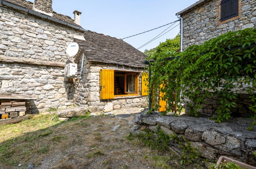 Foto 19 - Casa en Sainte-Marguerite-Lafigère con terraza