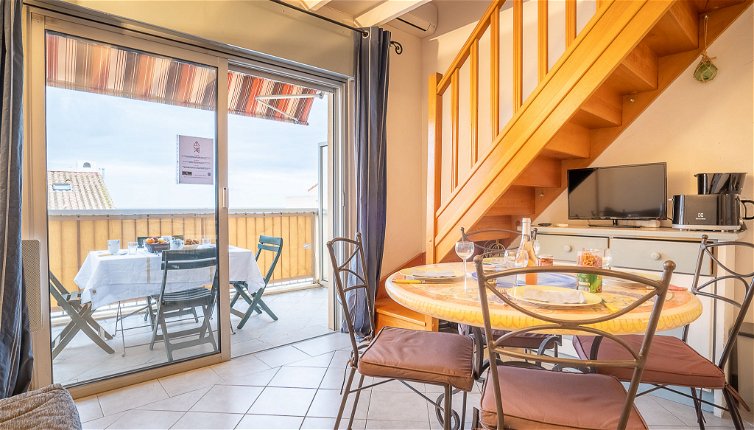 Photo 1 - Appartement de 1 chambre à Fréjus avec vues à la mer