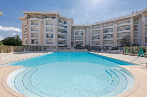 Foto 5 - Apartamento de 1 habitación en Fréjus con piscina y vistas al mar