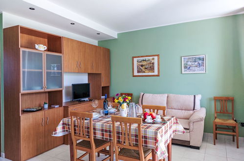 Photo 11 - 3 bedroom Apartment in Cipressa with swimming pool and garden