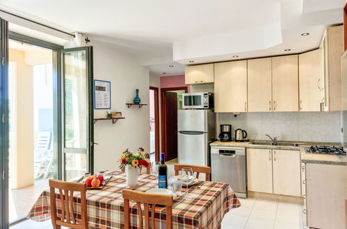 Photo 4 - 3 bedroom Apartment in Cipressa with swimming pool and garden