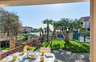 Photo 2 - 3 bedroom Apartment in Cipressa with swimming pool and garden