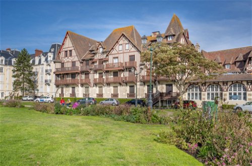 Photo 18 - 2 bedroom Apartment in Cabourg with sea view