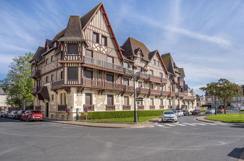 Foto 1 - Apartamento de 2 habitaciones en Cabourg con vistas al mar