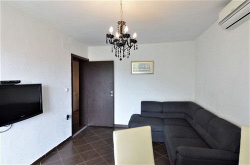 Foto 12 - Appartamento con 1 camera da letto a Tribunj con vista mare