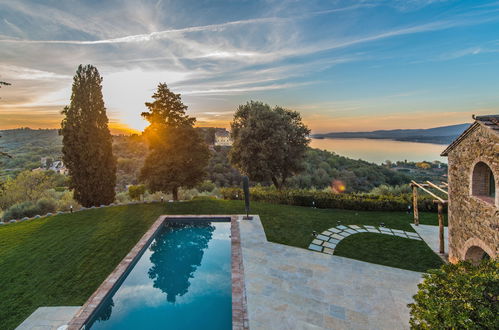 Foto 5 - Casa de 4 habitaciones en Magione con piscina privada y vistas a la montaña