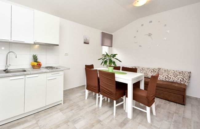 2 bedroom Apartment in Sukošan with garden and terrace - Photo 3