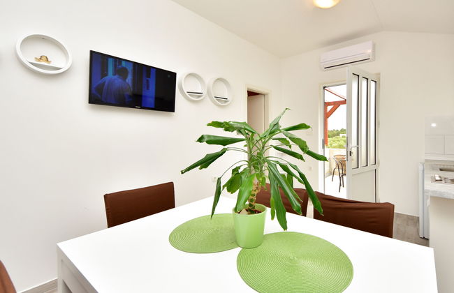 2 bedroom Apartment in Sukošan with garden and terrace - Photo 7