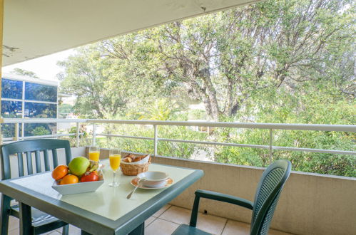 Foto 5 - Apartamento de 1 quarto em Sainte-Maxime com piscina e vistas do mar