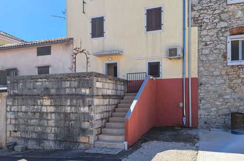 Foto 15 - Casa con 3 camere da letto a Poreč con giardino e terrazza