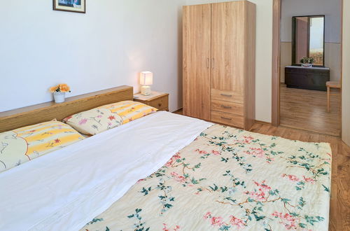 Foto 20 - Casa con 3 camere da letto a Poreč con giardino e terrazza