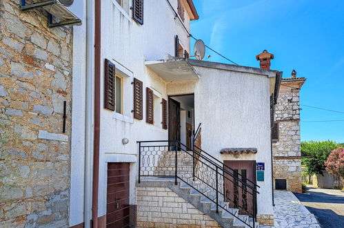 Photo 2 - Maison de 3 chambres à Poreč avec jardin et terrasse