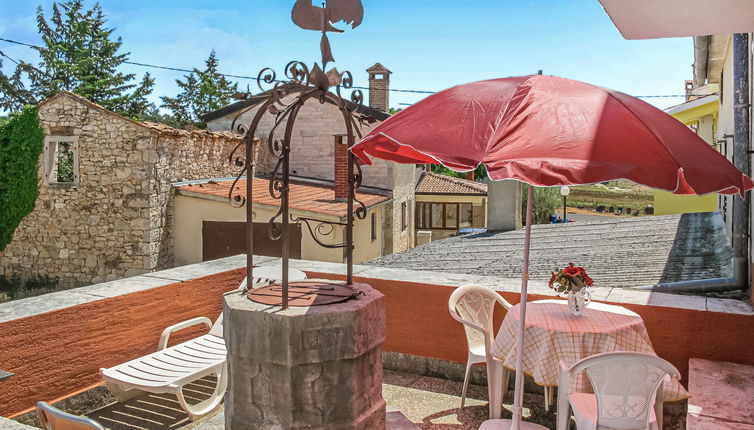 Photo 1 - Maison de 3 chambres à Poreč avec jardin et terrasse